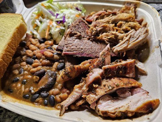 Triple Plate to sample the meats (smoked brisket, chicken, and pulled pork), which comes with pit beans and jalapeño pineapple slaw!