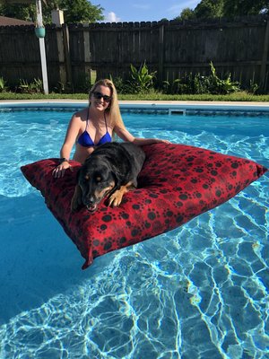 Enjoy a pool day with your best friend