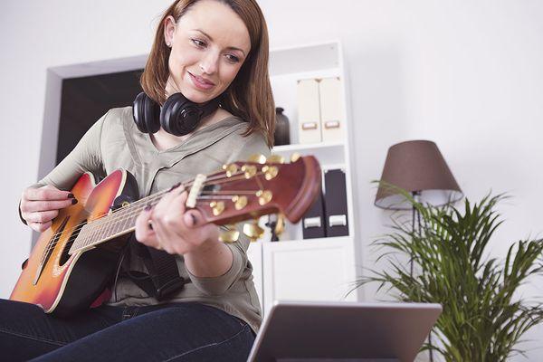 Online guitar lessons