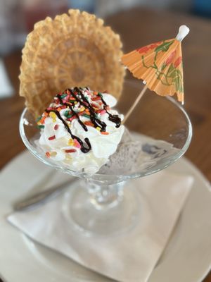 Kids cookies and cream sundae