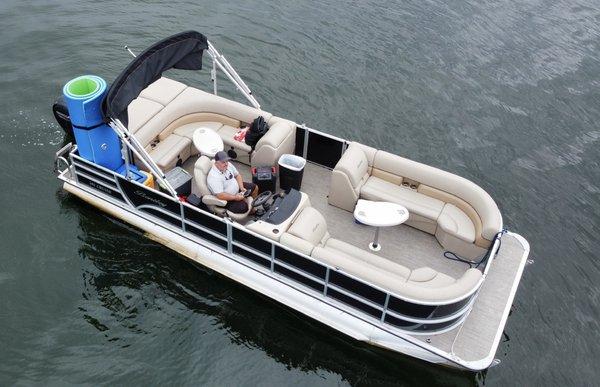 Bentley Pontoon 24'