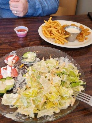 House salad with ranch and kids fried shrimp and fries.Sorry, I dug into the salad before taking pictures..yummy!