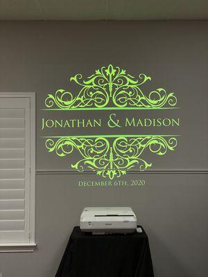 Monogram projector