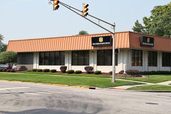 First Merchants Bank in Crown Point Indiana