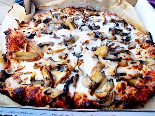 Shroom pizza