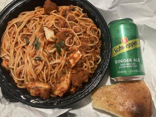 Spaghetti Bolognese w/ fried chicken &  garlic bread