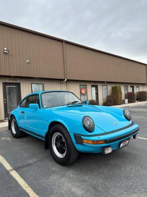 Porsche 911sc Wrapped in Gloss Miami blue