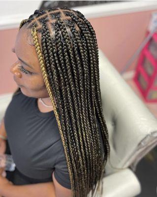 Medium Knotless by our Braider @cchella_braids