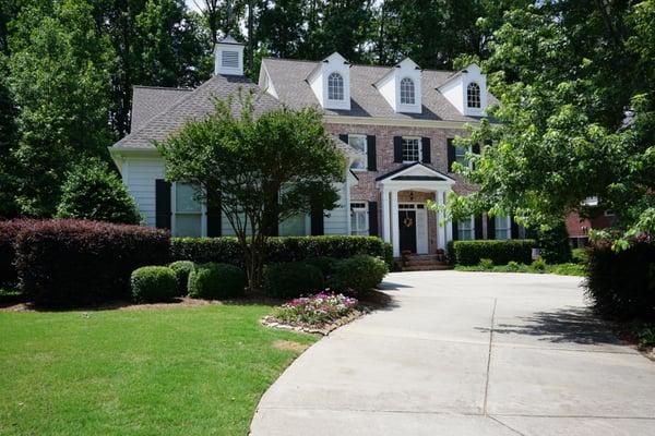 2321  Reubens Run Marietta Georgia 30064.   Beautiful 4 bedroom/ 4.5 bath home featuring master bedroom on main with sitting ...