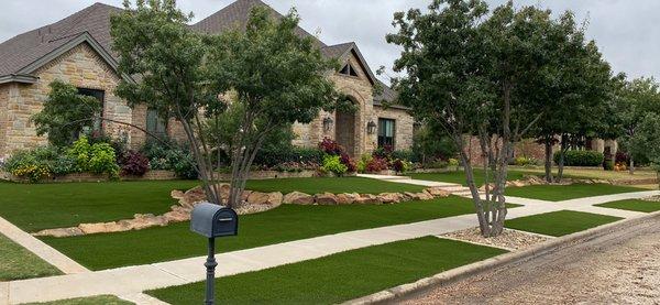 Beautiful yard of one of our customers after a full cleaning and infill replenishment.