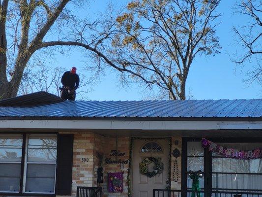 This metal roof is in river ridge