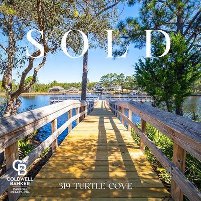 SOLD in the quaint community of Turtle Cove on coastal dune Lake Powell.