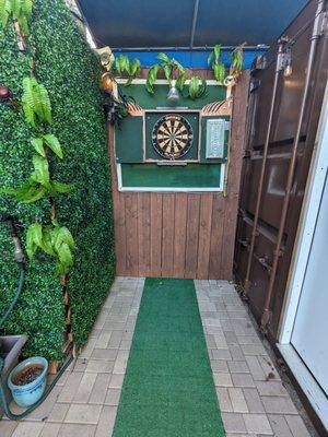 Outdoor patio darts