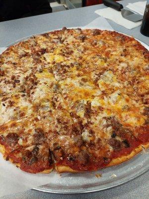 Bacon cheeseburger pizza