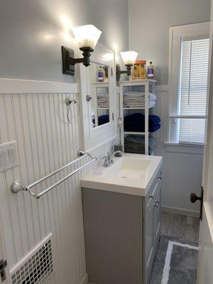 514 Center St. Furnished Rental - Bathroom