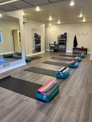 Mat Classes (Yoga & Kinēsa)