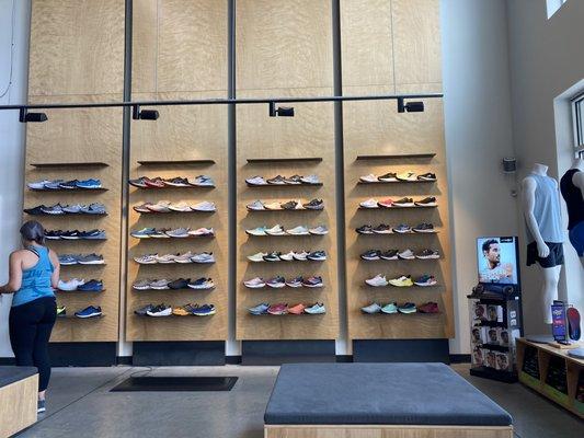 Shoe wall