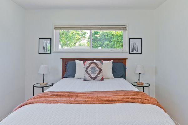 Staged Bedroom in Palm Springs, CA. Occupied Home Staging. Home Buzz Staging & Redesign.