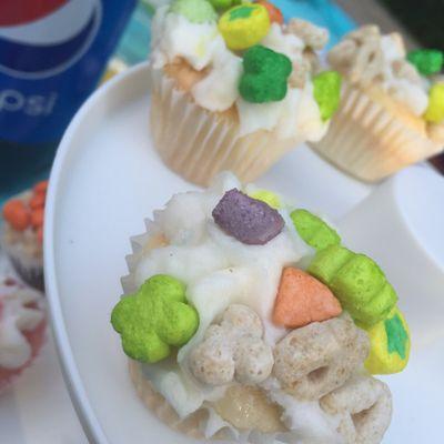 Lucky Charms Mini Cupcakes