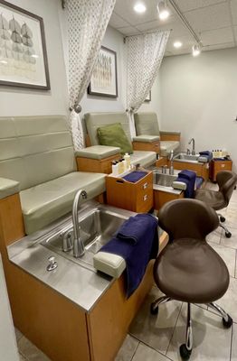 Pedi room