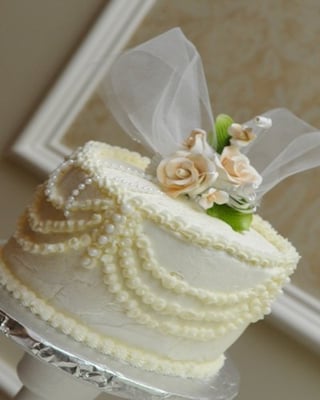 Lori's Dream - Just One of the many wedding cake creations by Cynthia