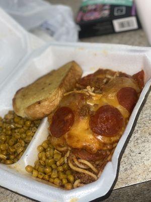 Baked spaghetti with sweet corn and garlic bread