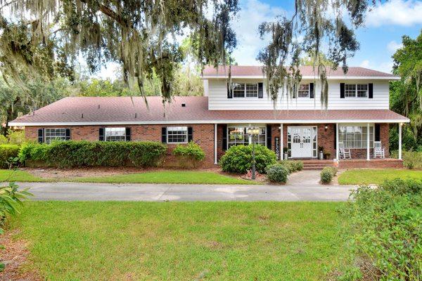 For Sale!  Country living but just minutes to city!  5 bedrooms and 3 1/2 bath.  2130 E. F. Griffin Rd., Bartow, Fl.  33830