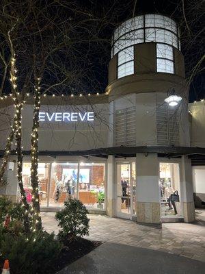 EVEREVE/Alderwood Mall (located in beautiful outdoor village across from Gene Juarez Salon)