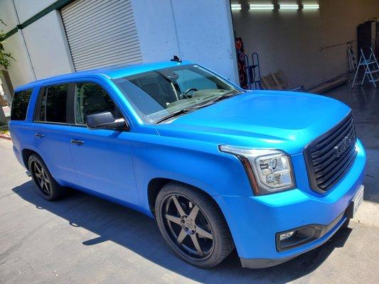 GMC Yukon total transformation from black paint to a Perfect Satin Blue