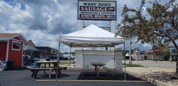 I like that they had a covered and a sunny eating area.