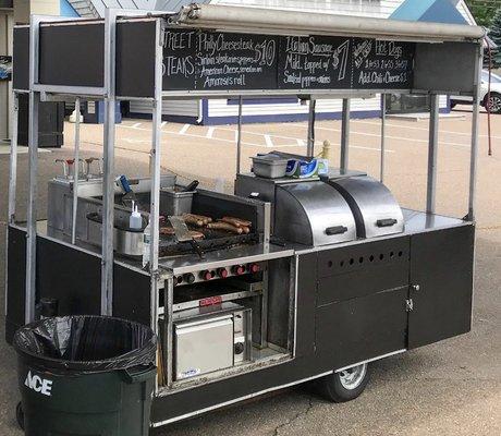 Food truck at event. Usually found on the bricks downtown!