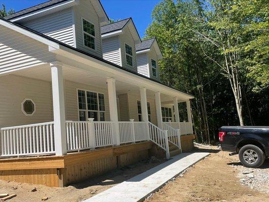 A little side view of the whole porch.