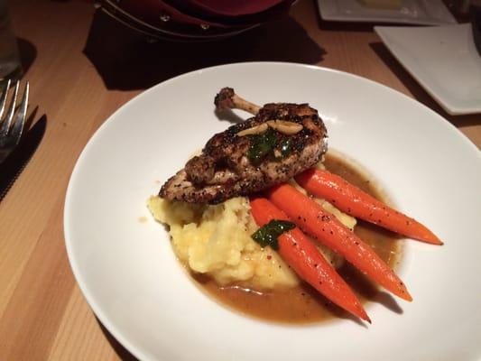 Roasted chicken, potato purée, carrots.