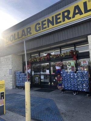 The front of the Dollar General