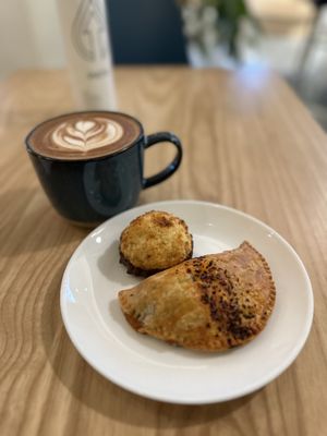 Farmer's pocket, macaroon, oat milk mocha