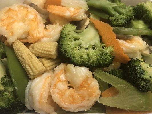 Steamed shrimp with veggies, large portion