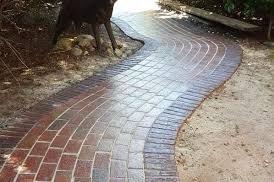 Stretcha bond paver with charcoal border