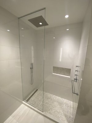 Fixed Shower Panel
 Floor to Ceiling (104")
 1/2" Starphire Glass