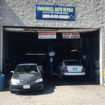 emmanuel auto repair - entrada con autos de emmanuel auto repair