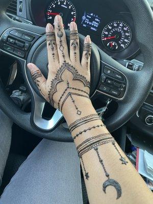 Henna hand