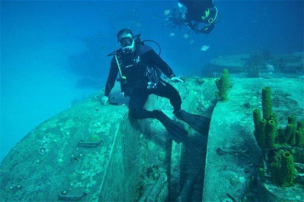 Exploring a Russian Frigate at Cayman Brac,