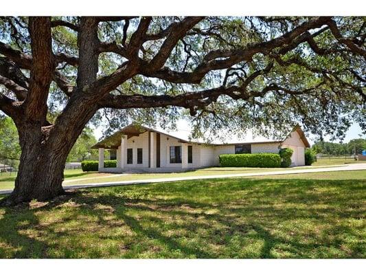 Horse acreage property in Buda!