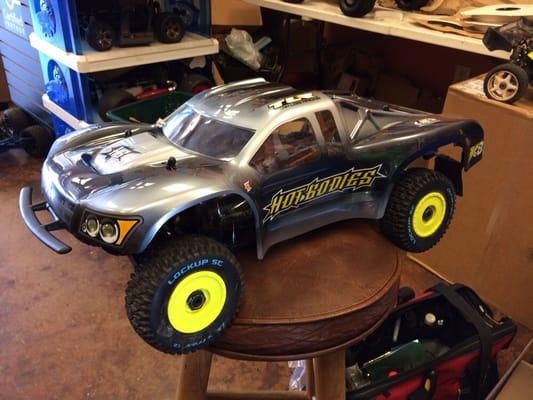 Hot Bodies VE8 1/8 Buggy Short Course Hybrid