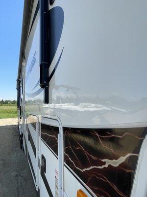 Polished 5th wheel with graphene coating