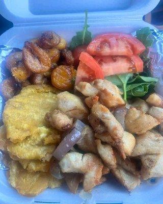 Pechuga a la Plancha con Tostones y Maduros / Grilled Chicken Breast with Tostones & Sweet Plantains