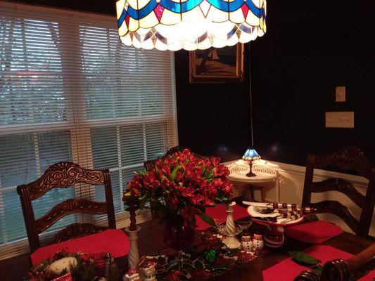 Small corner lamp and red vase purchased thru Ligon Auctions