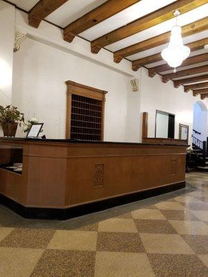 1920s check-in desk vibe