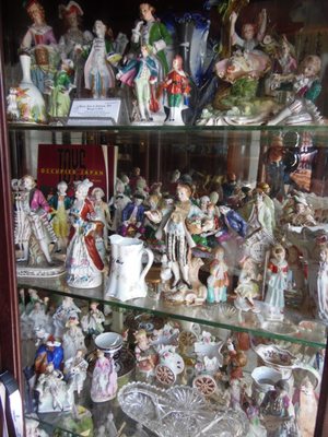 collection japanese figurines