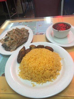 Sauté onion steak, yellow rice, black beans and sweat plantain