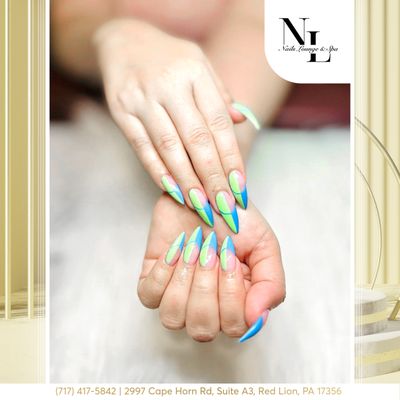 Immerse yourself in the serene beauty of the ocean and the vibrant colors of nature with this gorgeous blue nail color!